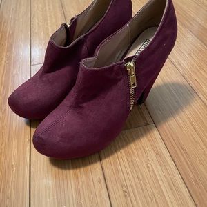 Mix No. 6 purple suede heels with gold zipper